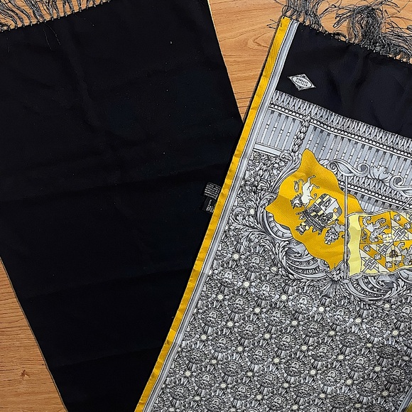 Authentic Vintage Atelier Versace Medusa Oversized Silk Fringe Scarf - Picture 4 of 12